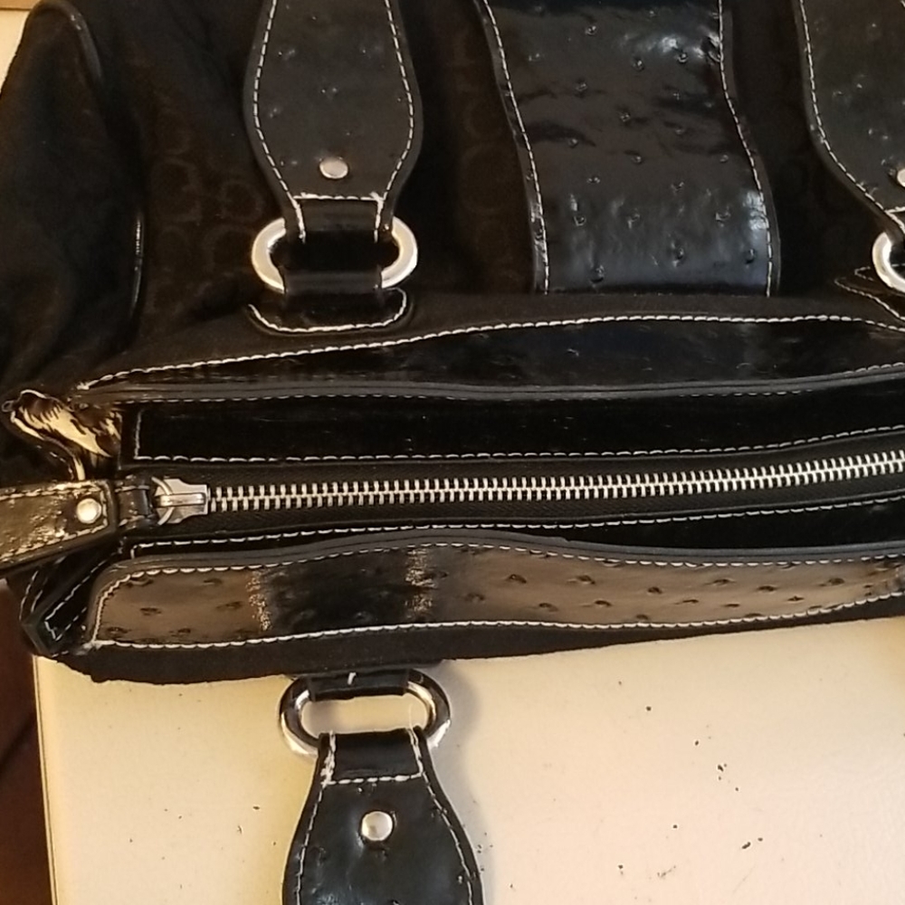 Guess purse - Picture 11 of 16